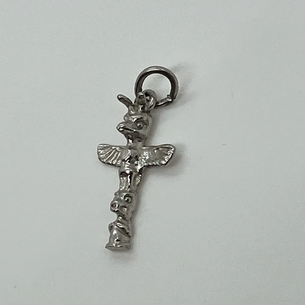 Vtg 925 Sterling Silver Totem Pole Charm / Pendant - Picture 2 of 4
